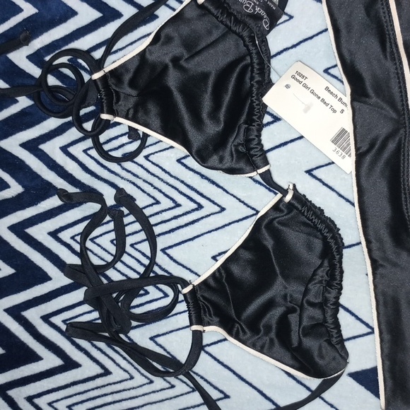 Beach Bunny Good Girl Gone Bad Sm Top Md Bottom - Picture 2 of 9